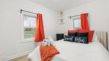 3 bedrooms, iron/ironing board, Internet, bed sheets