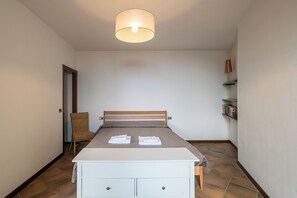 2 habitaciones, tabla de planchar con plancha y wifi gratis 