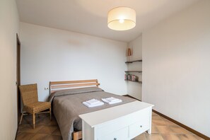 2 bedrooms, iron/ironing board, free WiFi, bed sheets - Casa Tranquillità Lario, Plesio, Italy (Plesio)