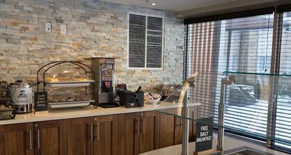 1BR King Suite w/ Kitchen | Free Breakfast + Gym