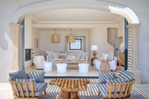 A spacious living area with a sofa set, two armchairs, a coffee table, and a lamp. - 🌅 Cavalaire | Infinite Sea View & Infinity Pool (Cavalaire-sur-Mer)
