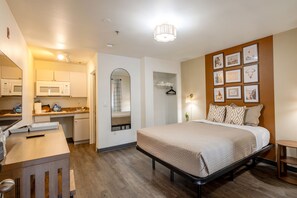 สแตนดาร์ดสตูดิโอ