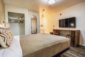 Free WiFi - Chic AZ Studio Travel Medics Welcome (Tolleson)