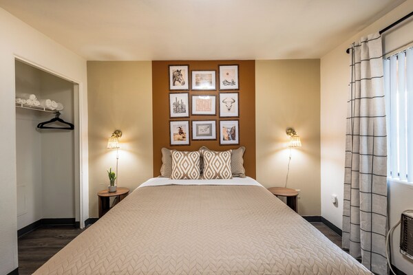 Chic Az Studio Travel Medics Welcome - Maryvale Village – Phoenix