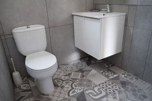 Towels, soap, toilet paper - Zakshouse (CN)