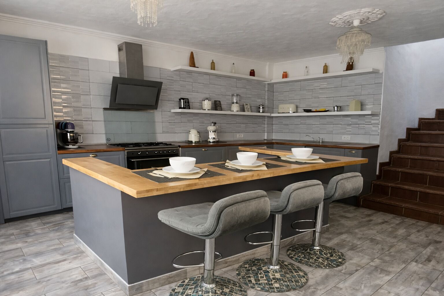 Refrigerador con freezer, microondas, horno, placa de cocina