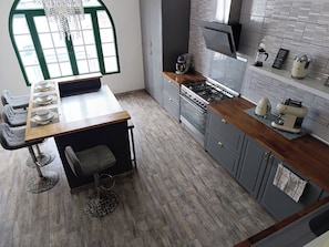 Full-size fridge, microwave, oven, stovetop - Zakshouse (Arona)