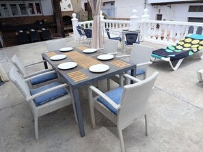 Outdoor dining - Zakshouse (CN)
