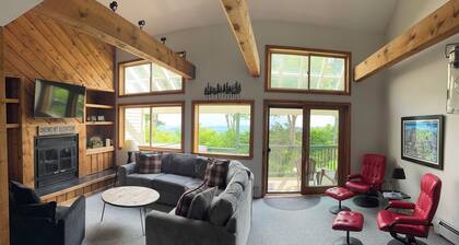Okemo Trailside Retreat - Hot Tub, Sauna & On-Demand Ski Shuttle