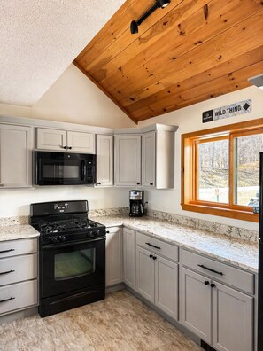 Fridge, microwave, oven, stovetop - Okemo Alpine Escape: Views, Hot Tub, Sauna & Easy Ski Access (Ludlow)