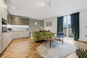 Interior - Spacious 2BR near Stratford Station   Olympic Park (Greater London)