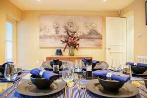 Dining - Elegant 4-Bed Apartment in Pimlico   Sleep 7 (Greater London)