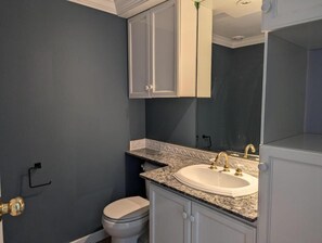 Bathroom - The Re-Treat at Christina Lake (Christina Lake)
