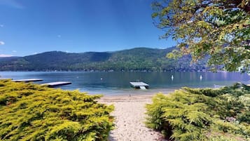 House, Balcony, Lake View | Beach