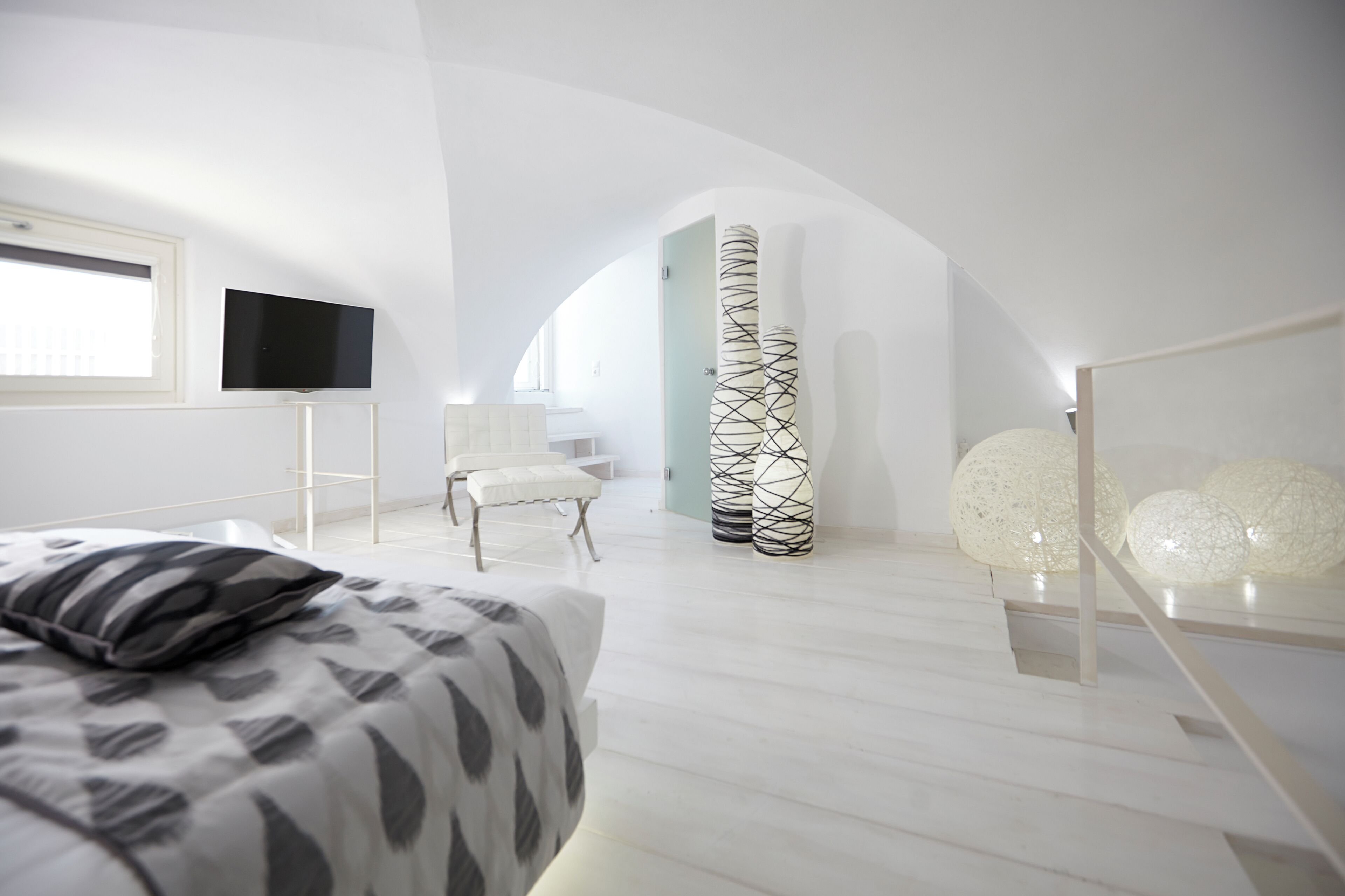 1 soverom, skrivebord, strykejern/-brett og reiseseng for barn