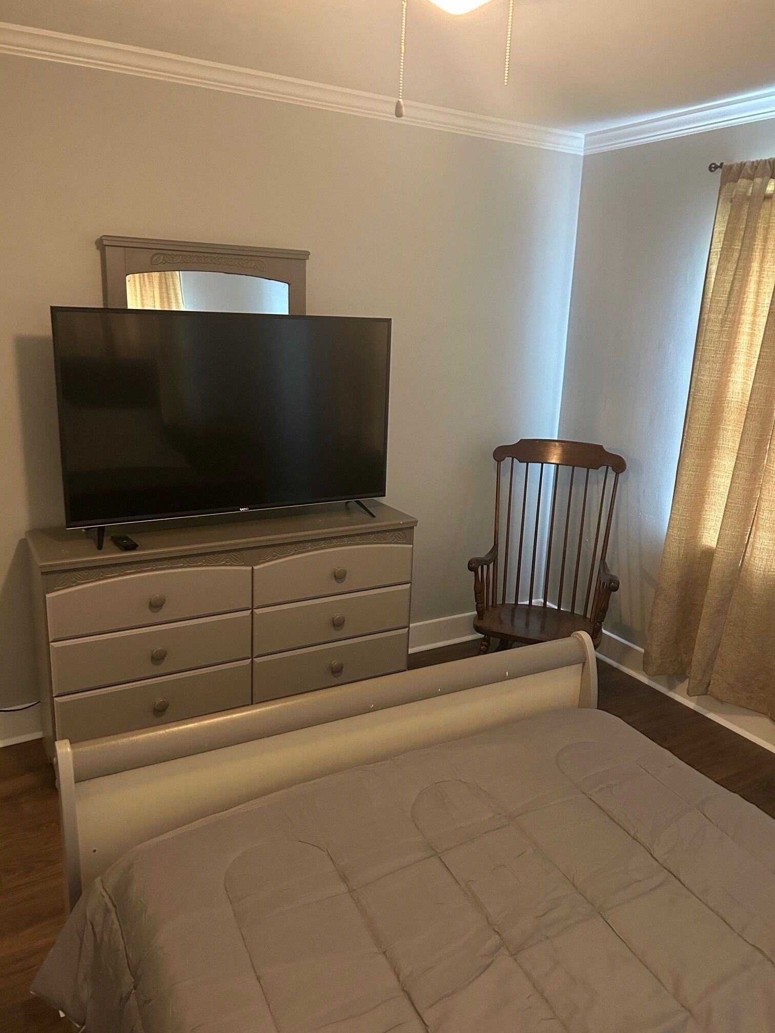 4 bedrooms, iron/ironing board, internet, bed sheets