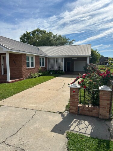 Peaceful 4-bedroom house in Lutcher, located between New Orleans and Baton Rouge