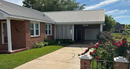 Peaceful 4-bedroom house in Lutcher, located between New Orleans and Baton Rouge