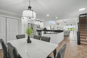 Dining - Spacious modern 4-bedroom townhome on the lake and golf course. (Champaign)