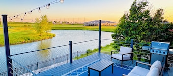 Luxury Lake & Golf Escape: 4BR & 4BTH Home + Gym,Near UIUC / U of I - Sleeps 11+
