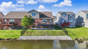 Exterior - Spacious modern 4-bedroom townhome on the lake and golf course. (Champaign)