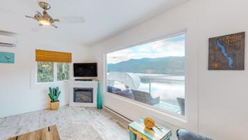 House, Balcony, Lake View | Living area | Flat-screen TV