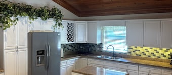 Beautiful 3 Bedroom 2 1/2 Bath House George Town Exuma