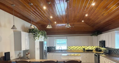 Beautiful 3 Bedroom 2 1/2 Bath House George Town Exuma