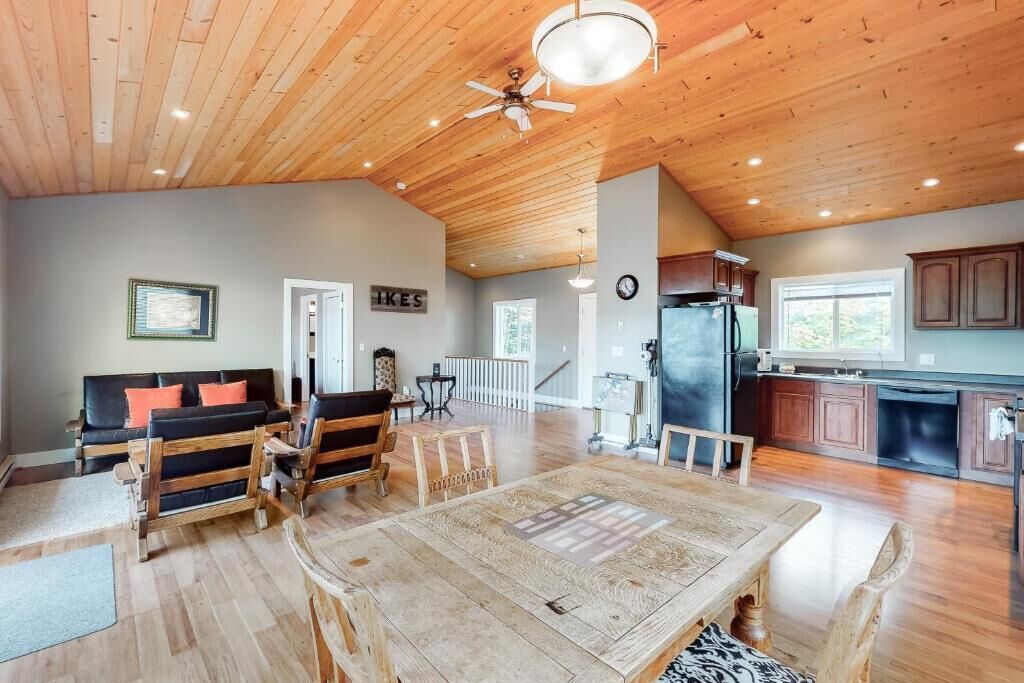 House, Balcony, Lake View | Living area | Flat-screen TV