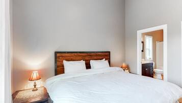 House, Balcony, Lake View | Free WiFi, bed sheets