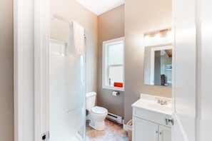 Bathroom - IKES Retreat (Christina Lake)