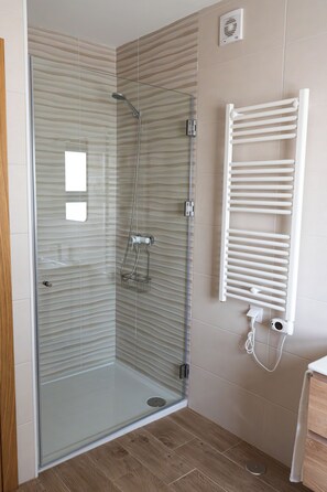 Apartamento luxo, varanda, vista para o jardim | Banheiro