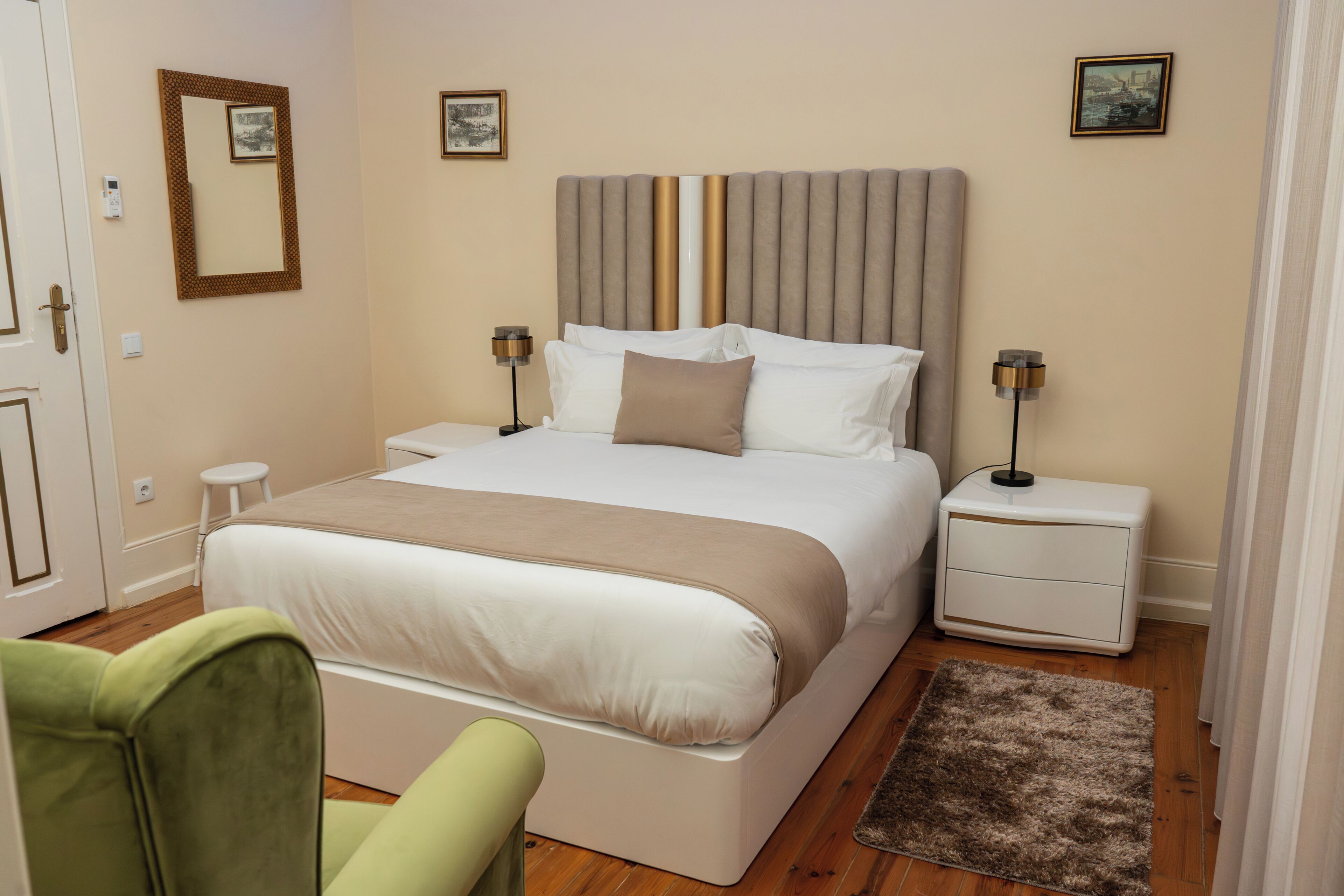 Quarto casal luxo, sacada, vista para o jardim