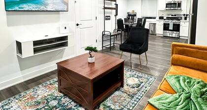 Modern Berwyn Retreat - 15 Min to Midway - Easy Access to Chicago