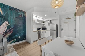 Dining - Florida vibe suite near Epic Universe & Universal (Orlando)