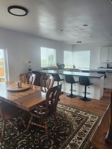 Dungeness Home in Sunny Sequim central to all activities for the whole bunch!