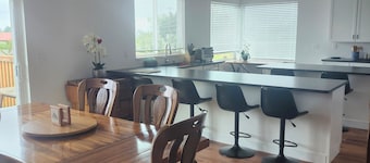Dungeness Home in Sunny Sequim central to all activities for the whole bunch!