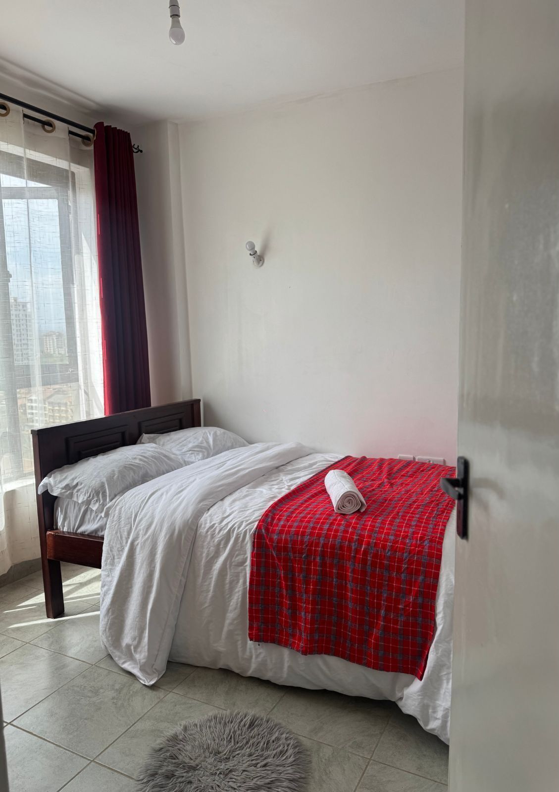 1 habitación, tabla de planchar con plancha, wifi y ropa de cama 