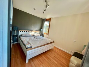 1 habitación, escritorio, wifi gratis y ropa de cama 