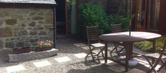 Traditional farmhouse, cottage and Anexxe, 2 acre garden and woods,