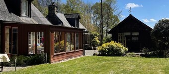 Traditional farmhouse, cottage and Anexxe, 2 acre garden and woods,