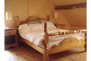 Room - Traditional farmhouse, cottage and Anexxe, 2 acre garden and woods, (Louvigné-du-Désert)