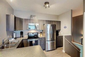 House, Balcony, Lake View | Private kitchen | Coffee/tea maker - Sunshine Beach (Christina Lake)