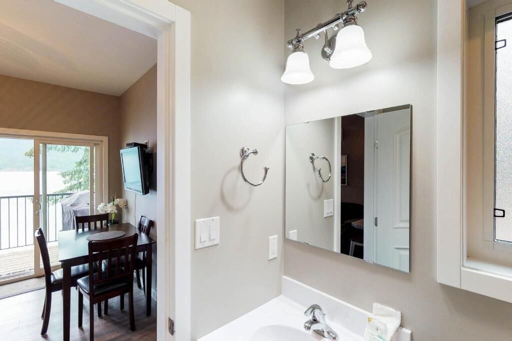 Maison, balcon, vue sur le lac | Salle de bain