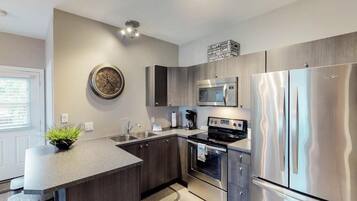 House, Balcony, Lake View | Private kitchen | Coffee/tea maker, toaster