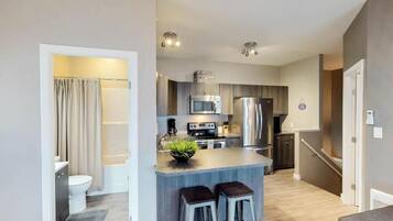 House, Balcony, Lake View | Interior