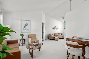 TV - Lakefront Family Escape with Pool | Near Disney (Davenport)