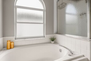 Hair dryer, towels - Lakefront Family Escape with Pool | Near Disney (Davenport)