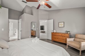 4 bedrooms, desk, iron/ironing board, travel cot - Lakefront Family Escape with Pool | Near Disney (Davenport)