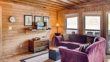House, Balcony, Lake View | Living area | Flat-screen TV, DVD player
